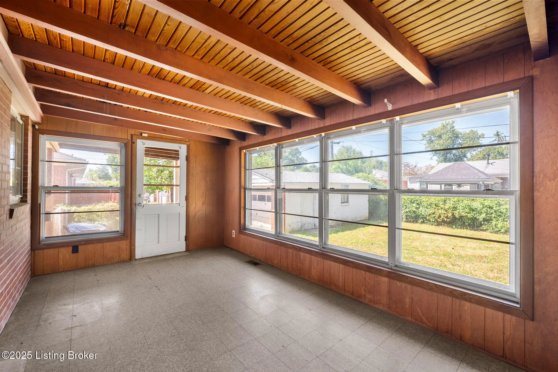 Louisville, Kentucky 40220, United States, 3 Bedrooms Bedrooms, ,1 BathroomBathrooms,Residential,Pending,209269