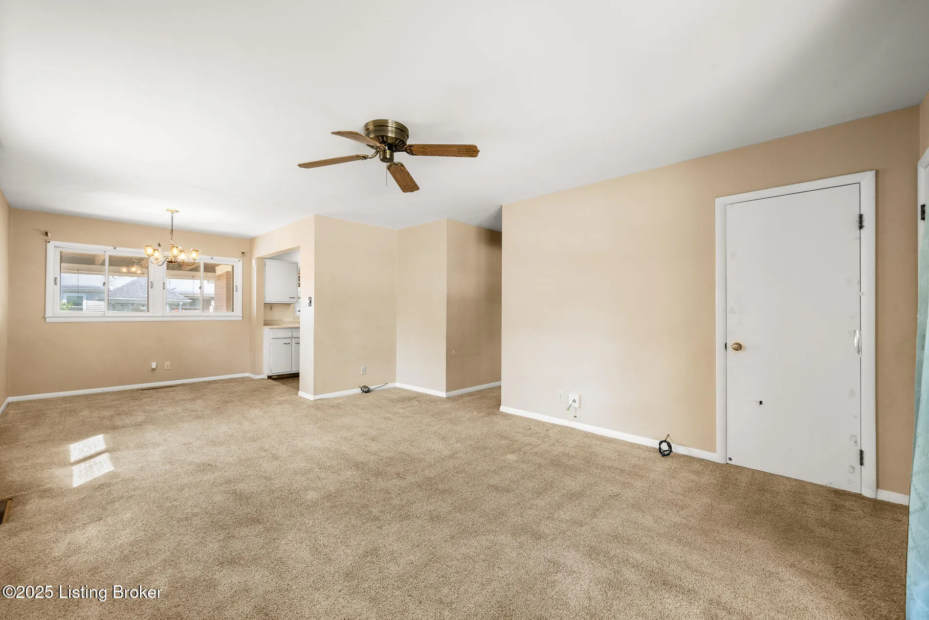 Louisville, Kentucky 40220, United States, 3 Bedrooms Bedrooms, ,1 BathroomBathrooms,Residential,Pending,209269