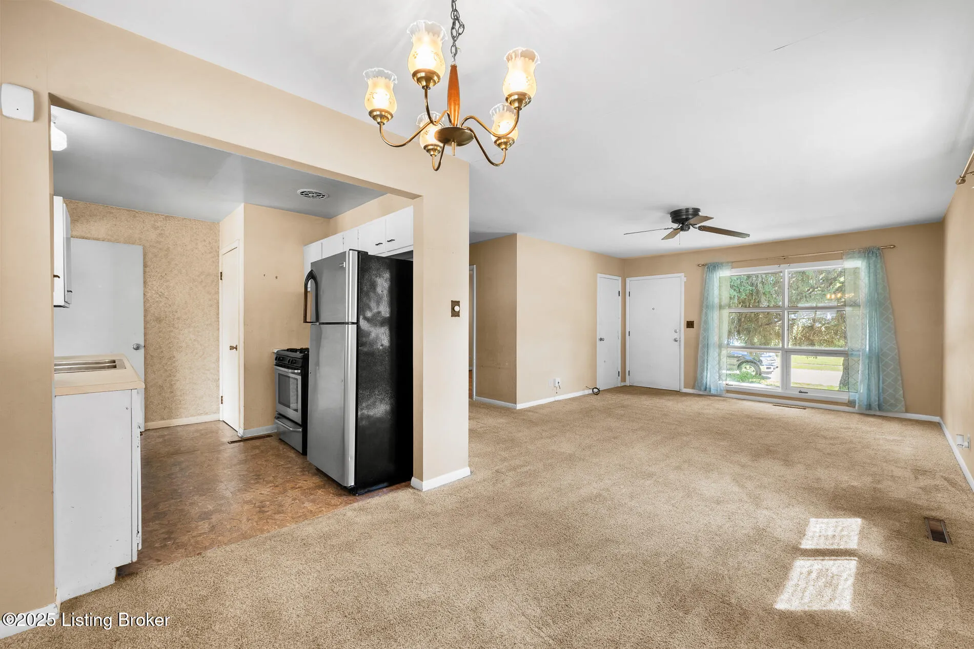 Louisville, Kentucky 40220, United States, 3 Bedrooms Bedrooms, ,1 BathroomBathrooms,Residential,Pending,209269