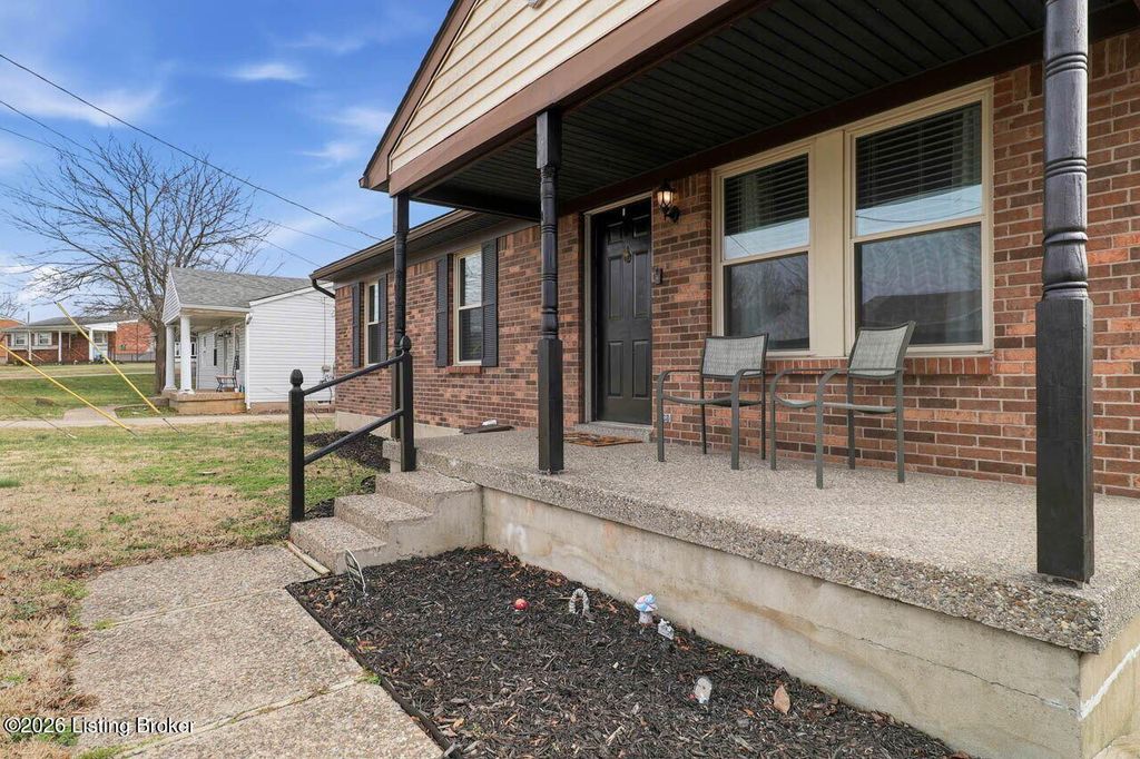 Photo of 12437 Kingsley Dr, Louisville, KY 40229 (MLS # 1709837)