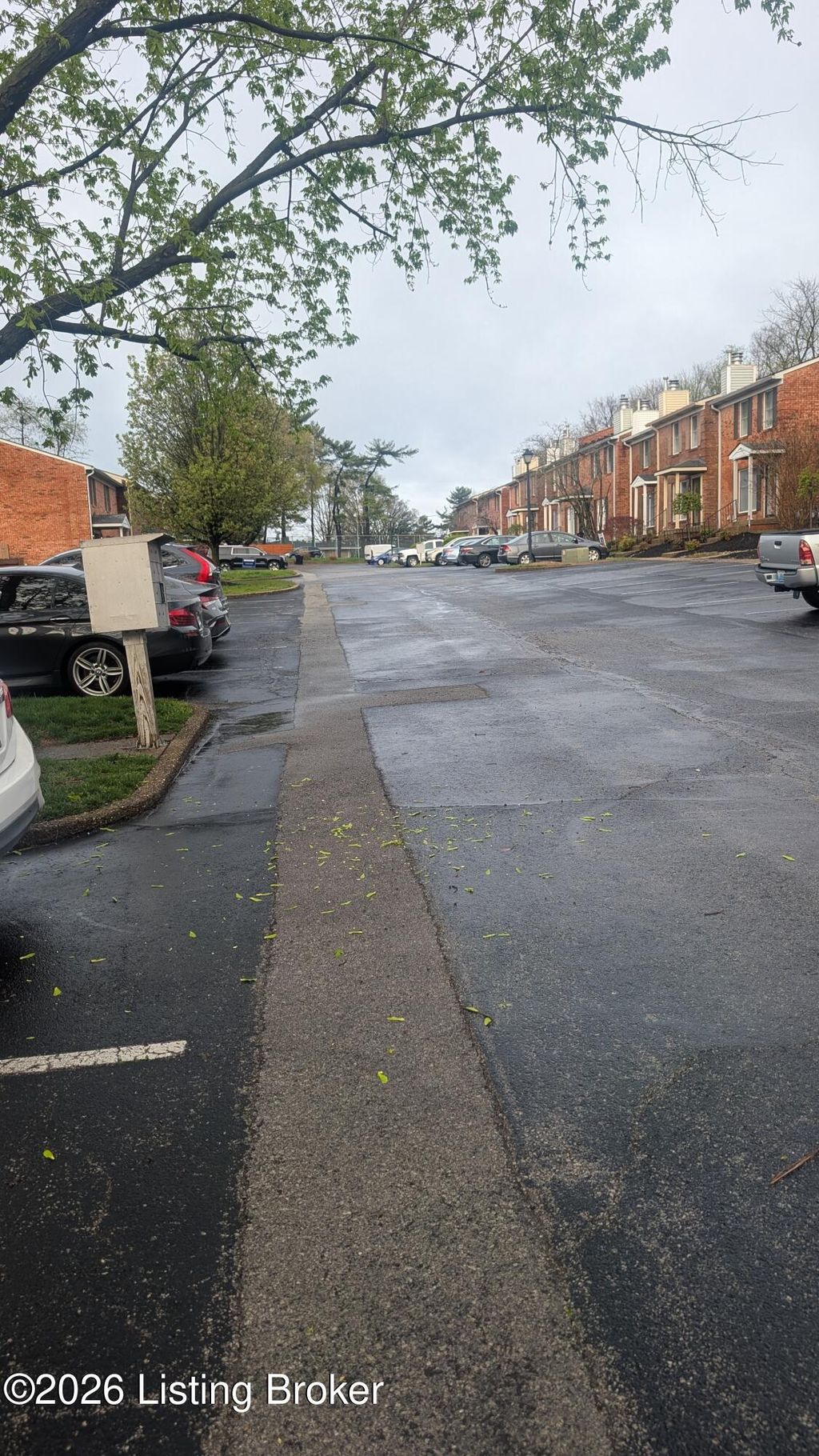 Photo of 151 Gardiner Lake Rd, Louisville, KY 40205 (MLS # 1709880)