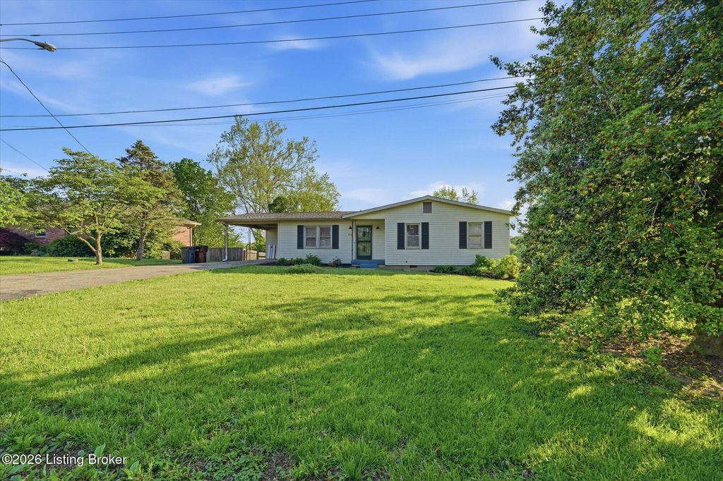 Photo of 826 Bass Ln, Shelbyville, KY 40065 (MLS # 1715868)