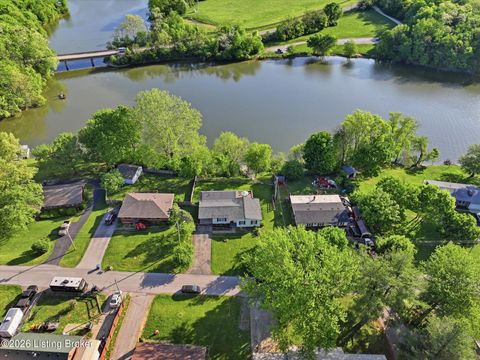 Photo of 826 Bass Ln, Shelbyville, KY 40065 (MLS # 1715868)