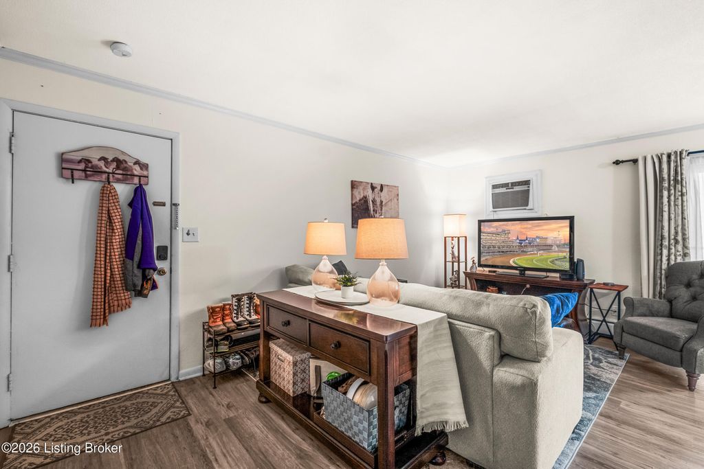 Photo of 1710 Odaniel Ave #APT 25, Louisville, KY 40213 (MLS # 1706650)