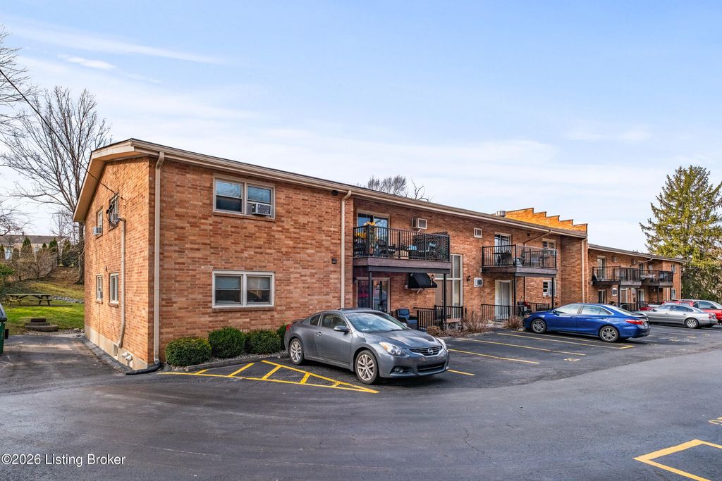 Photo of 1710 Odaniel Ave #APT 25, Louisville, KY 40213 (MLS # 1706650)