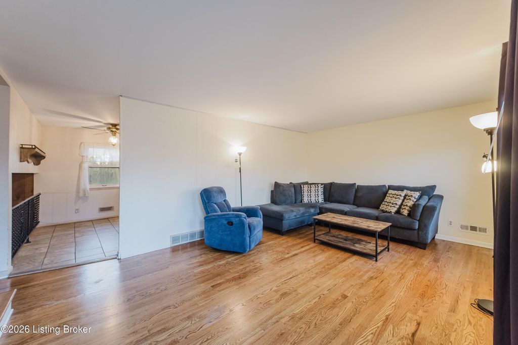 Photo of 5312 Sprigwood Ln, Louisville, KY 40291 (MLS # 1706678)