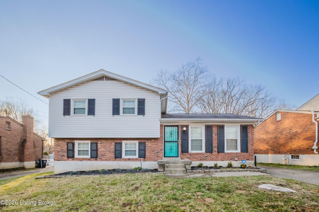 Photo of 5312 Sprigwood Ln, Louisville, KY 40291 (MLS # 1706678)