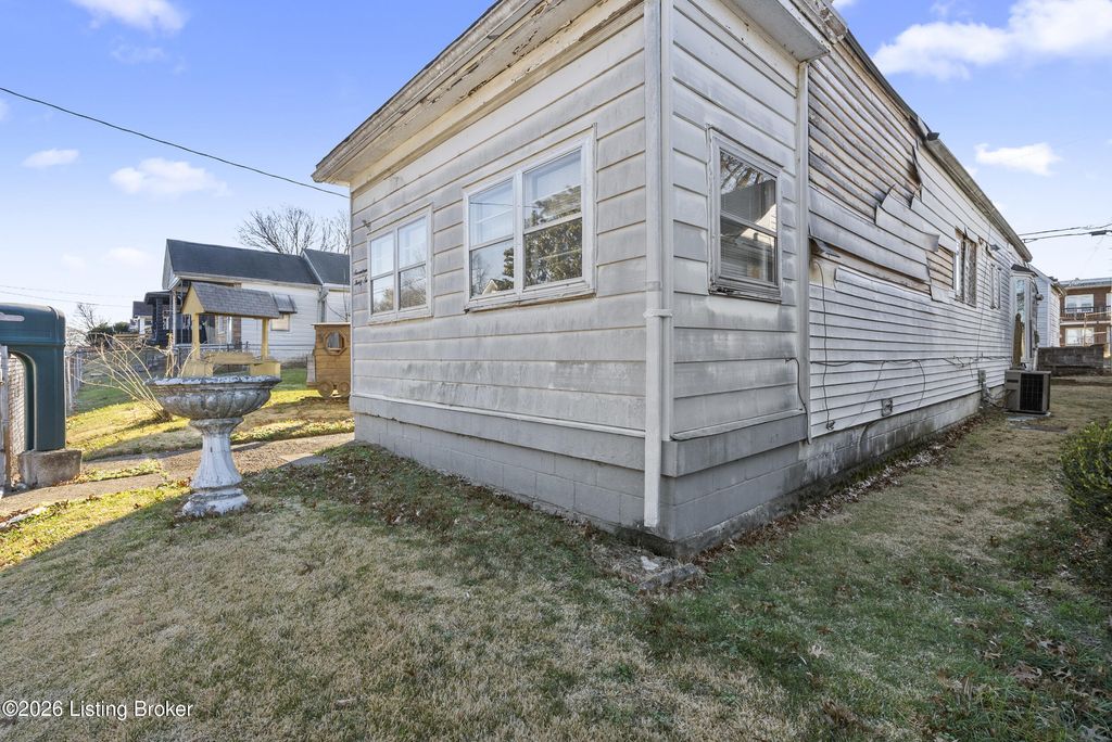 Photo of 1736 W Gaulbert Ave, Louisville, KY 40210 (MLS # 1707384)