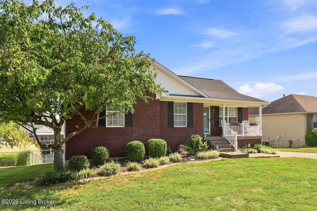 Photo of 194 Holly Marie Dr, Mt Washington, KY 40047 (MLS # 1729470)