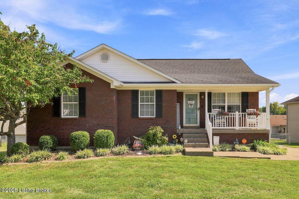 Photo of 194 Holly Marie Dr, Mt Washington, KY 40047 (MLS # 1729470)