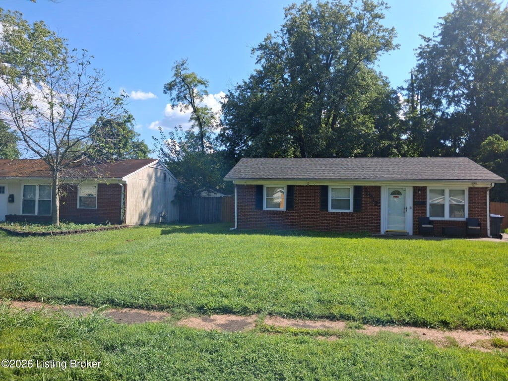 Photo of 10912 Milwaukee Way, Louisville, KY 40272 (MLS # 1727126)