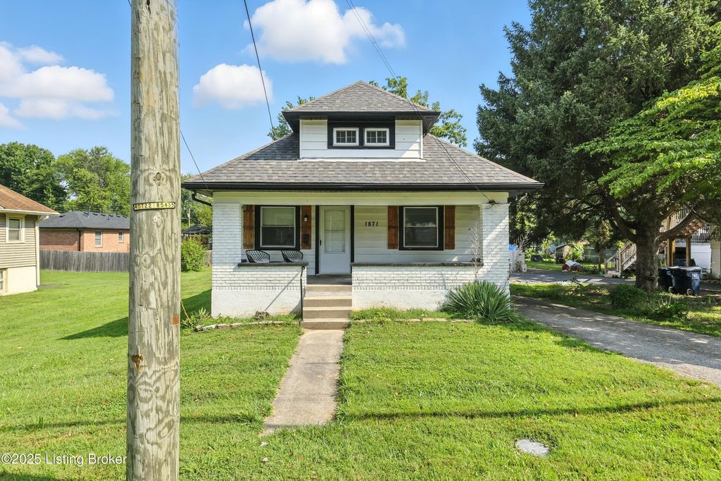 Photo of 1871 Kendall Ln, Louisville, KY 40216 (MLS # 1701359)