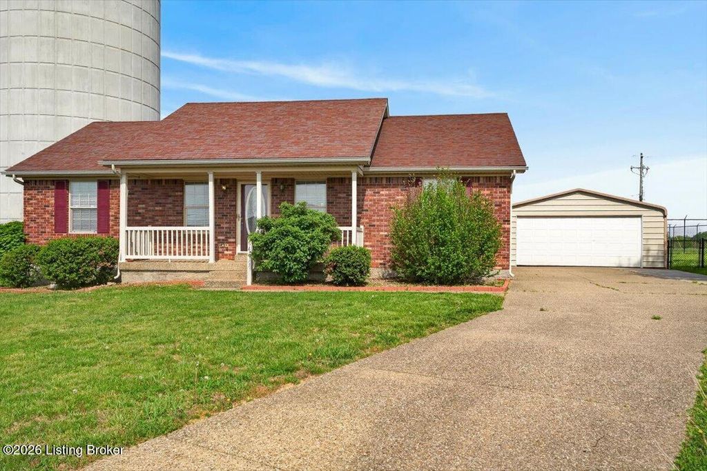 Photo of 645 Forest Ridge Dr, Mt Washington, KY 40047 (MLS # 1714727)