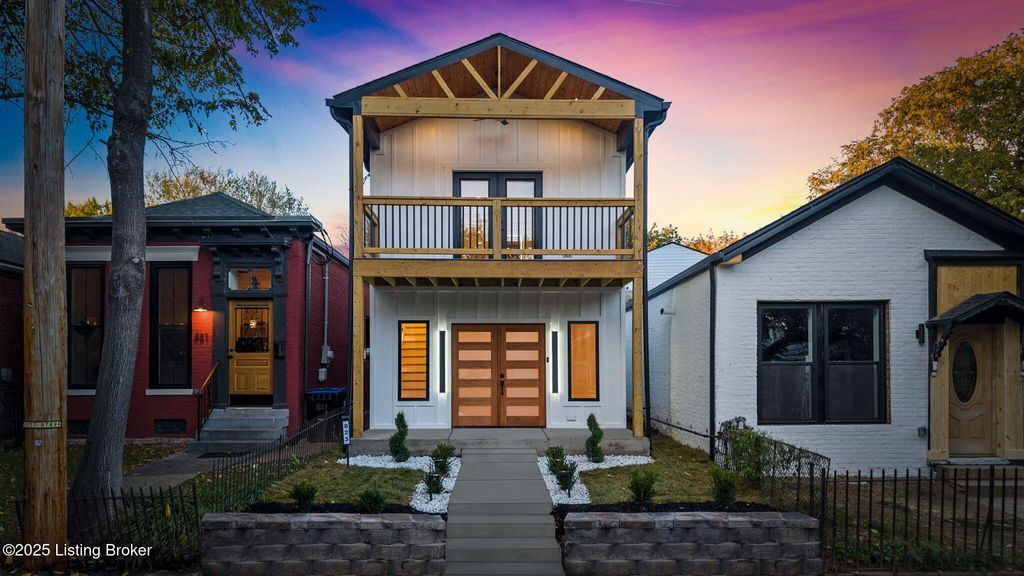 Photo of 823 E Chestnut St, Louisville, KY 40204 (MLS # 1701583)