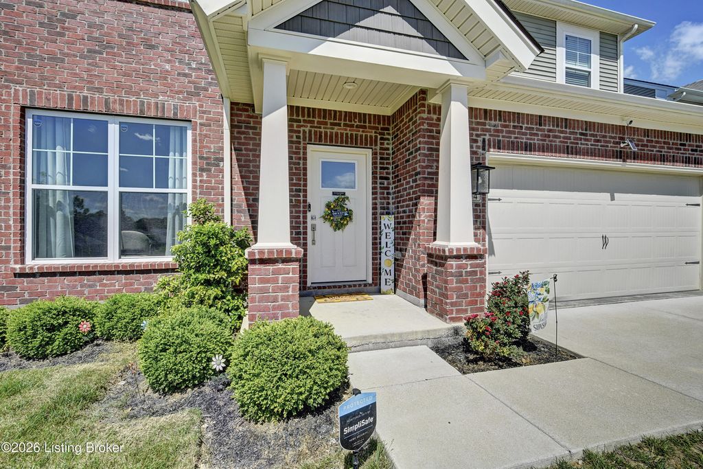 Photo of 9204 Fox Chase Rd, Louisville, KY 40228 (MLS # 1712674)