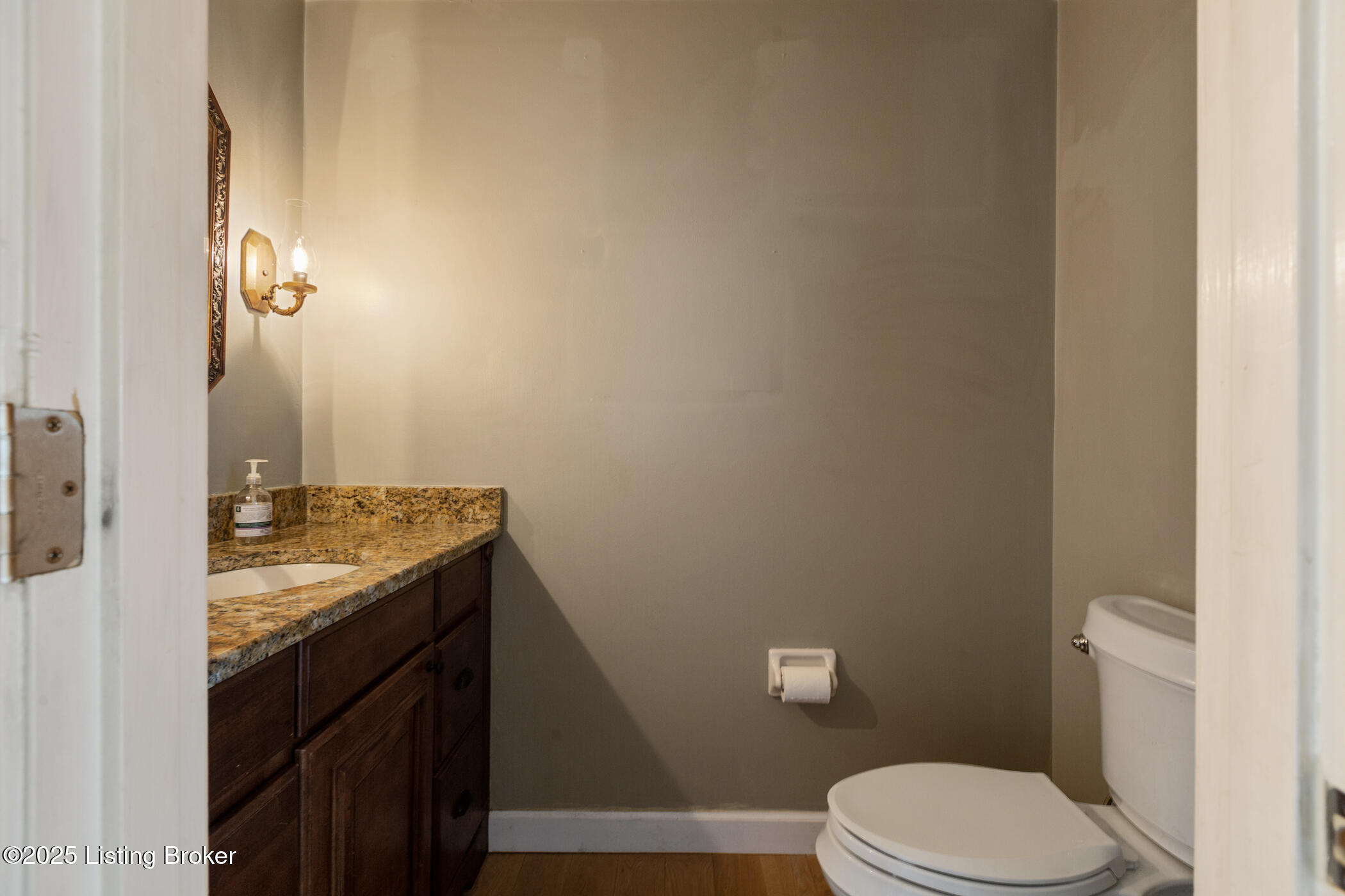 10502 Larkhall Ct, Louisville, Kentucky image 39