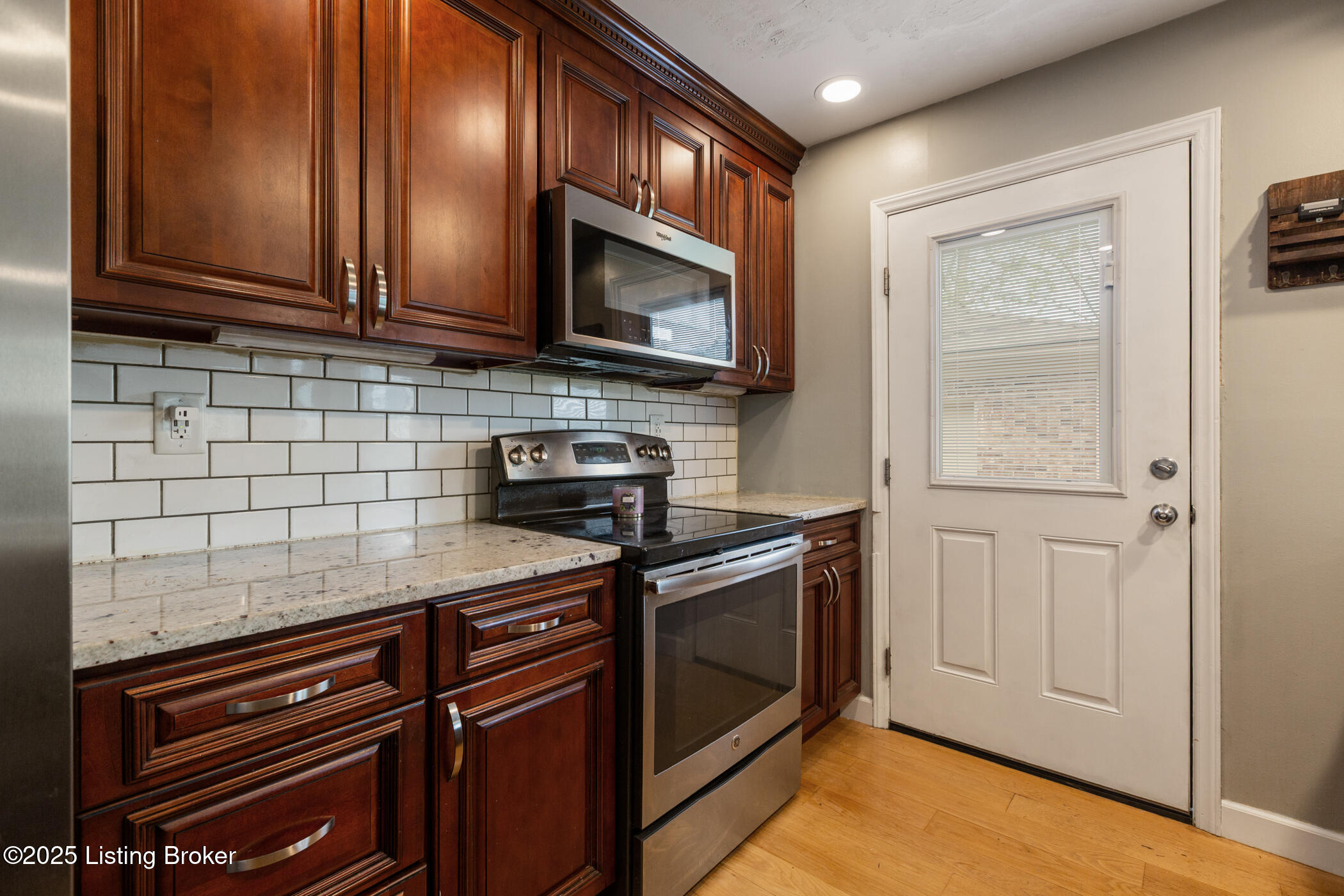 10502 Larkhall Ct, Louisville, Kentucky image 32