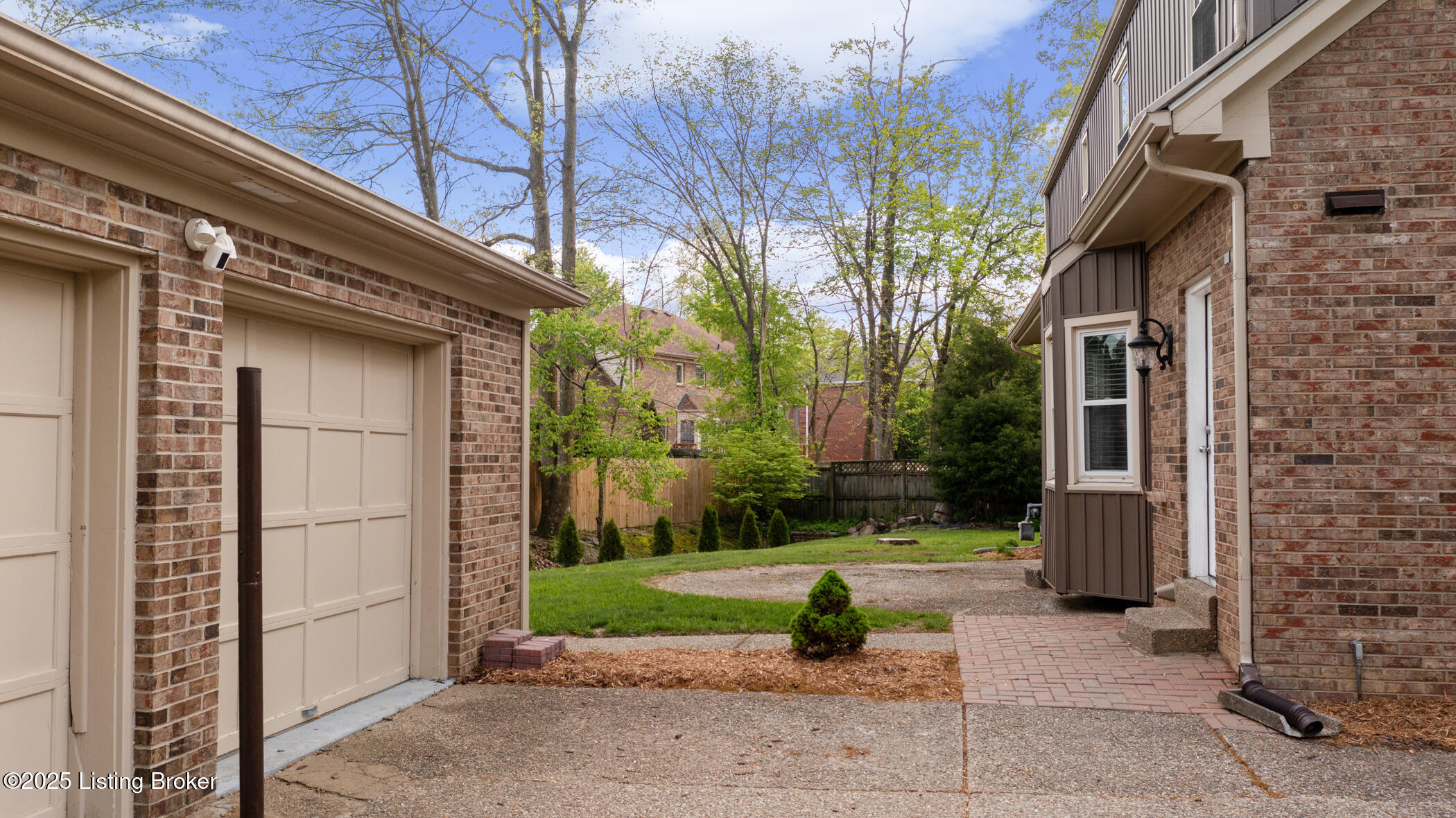 10502 Larkhall Ct, Louisville, Kentucky image 6
