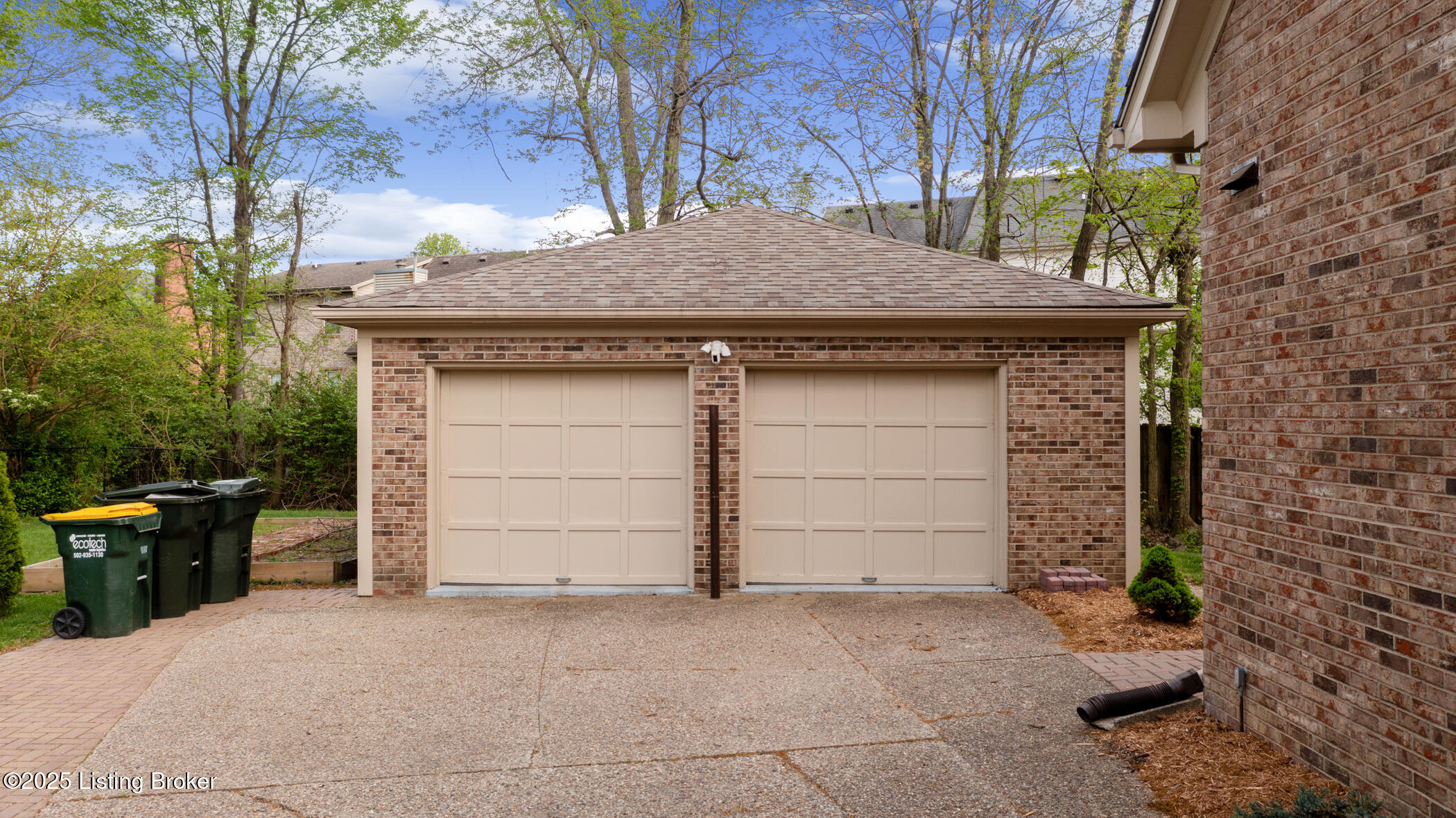10502 Larkhall Ct, Louisville, Kentucky image 5