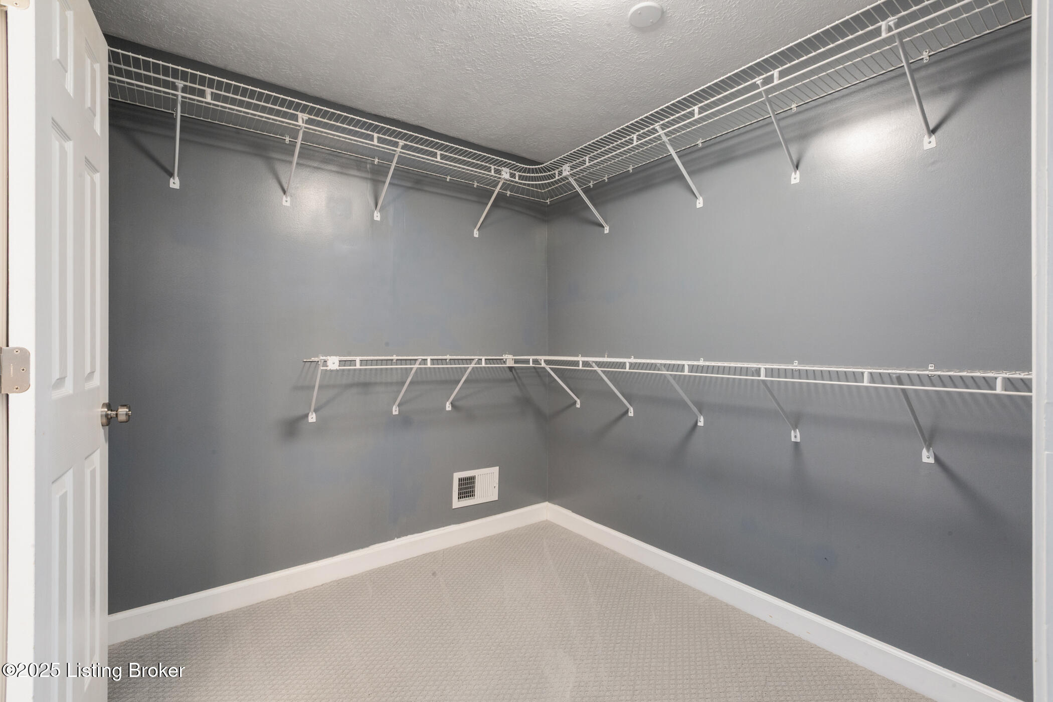 10502 Larkhall Ct, Louisville, Kentucky image 46