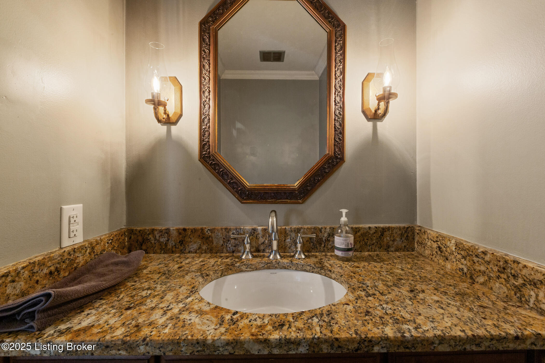 10502 Larkhall Ct, Louisville, Kentucky image 40