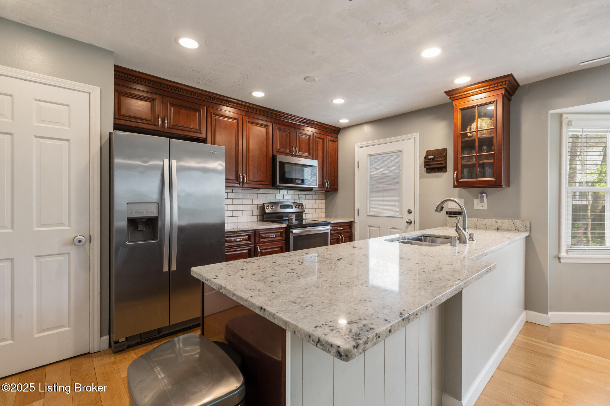 10502 Larkhall Ct, Louisville, Kentucky image 30