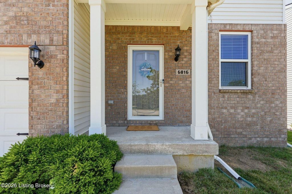 Photo of 6816 Beckingham Blvd, Louisville, KY 40299 (MLS # 1715709)