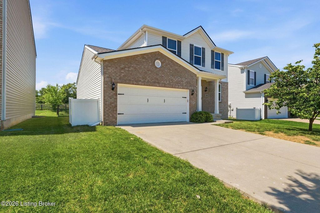 Photo of 6816 Beckingham Blvd, Louisville, KY 40299 (MLS # 1715709)