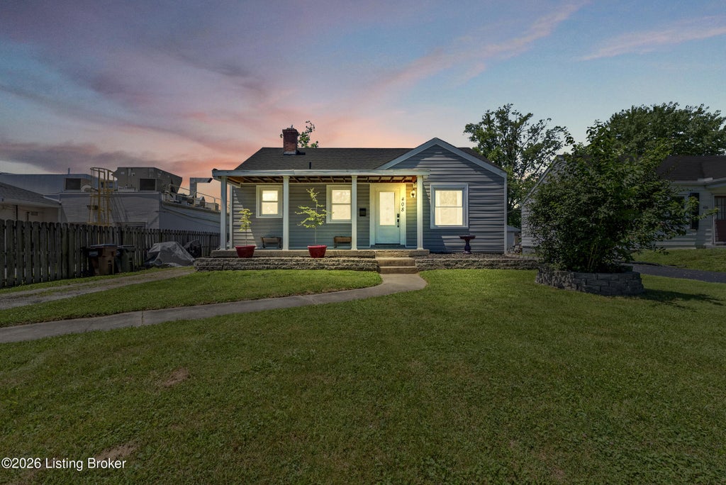 Photo of 408 Marquette Dr, Louisville, KY 40222 (MLS # 1721393)
