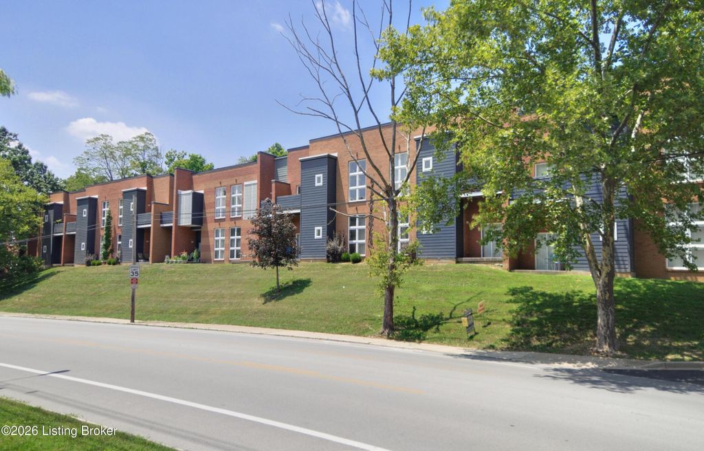 Photo of 2745 Grinstead Dr #APT 109, Louisville, KY 40206 (MLS # 1705985)