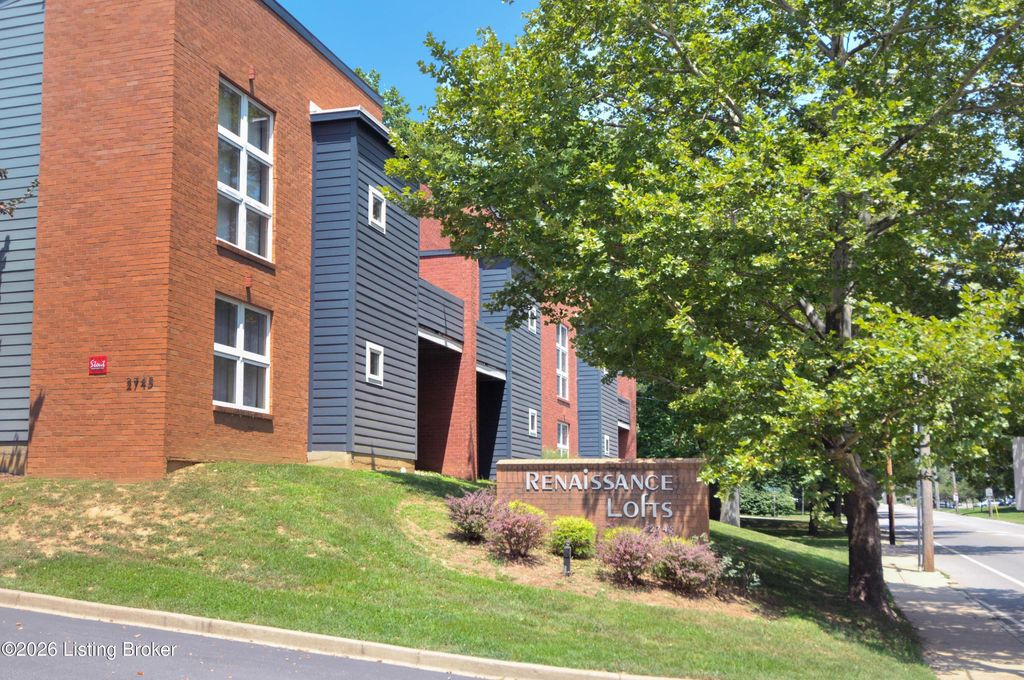 Photo of 2745 Grinstead Dr #APT 109, Louisville, KY 40206 (MLS # 1705985)