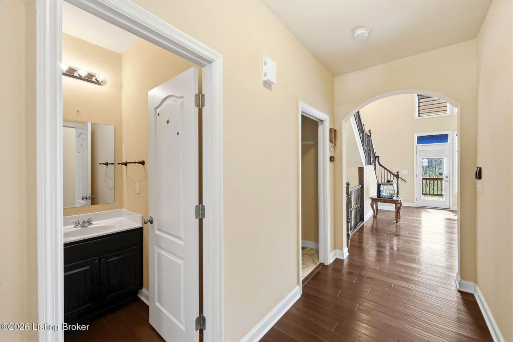 Photo of 17107 Creek Vista Ct, Louisville, KY 40245 (MLS # 1713319)