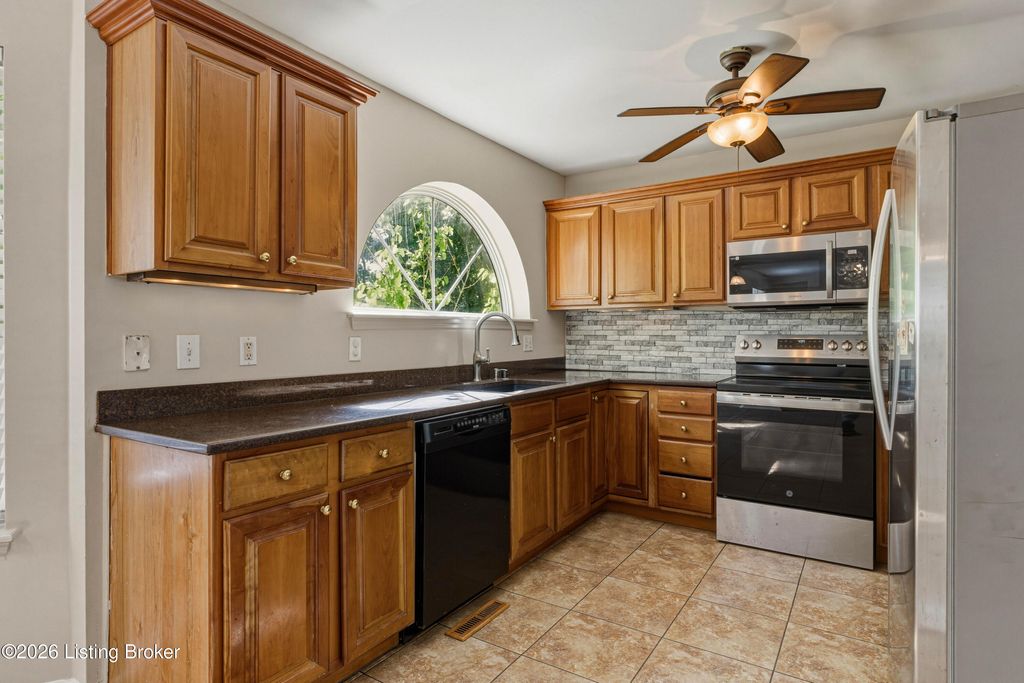 Photo of 5312 Craigs Creek Dr, Louisville, KY 40241 (MLS # 1717185)