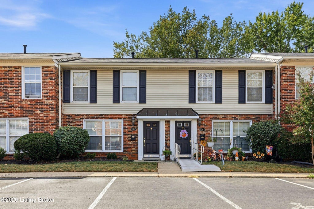 Photo of 1262 Westlynne Way, Louisville, KY 40222 (MLS # 1730627)