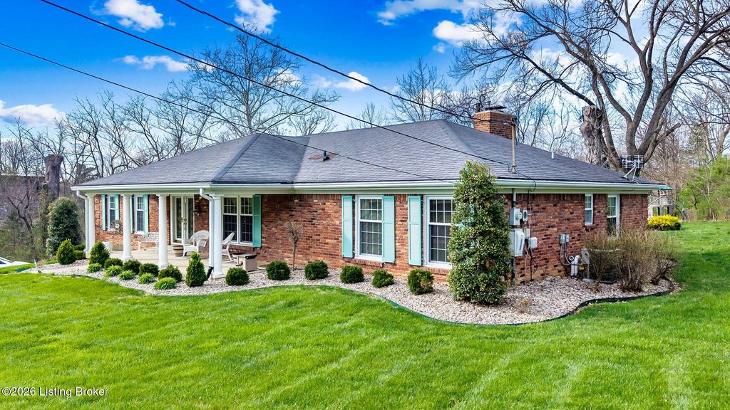 Photo of 3216 Chenoweth Run Rd, Louisville, KY 40299 (MLS # 1712614)