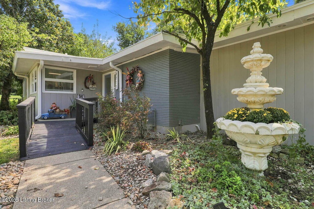 Photo of 9712 Old Six Mile Ln, Louisville, KY 40299 (MLS # 1728655)