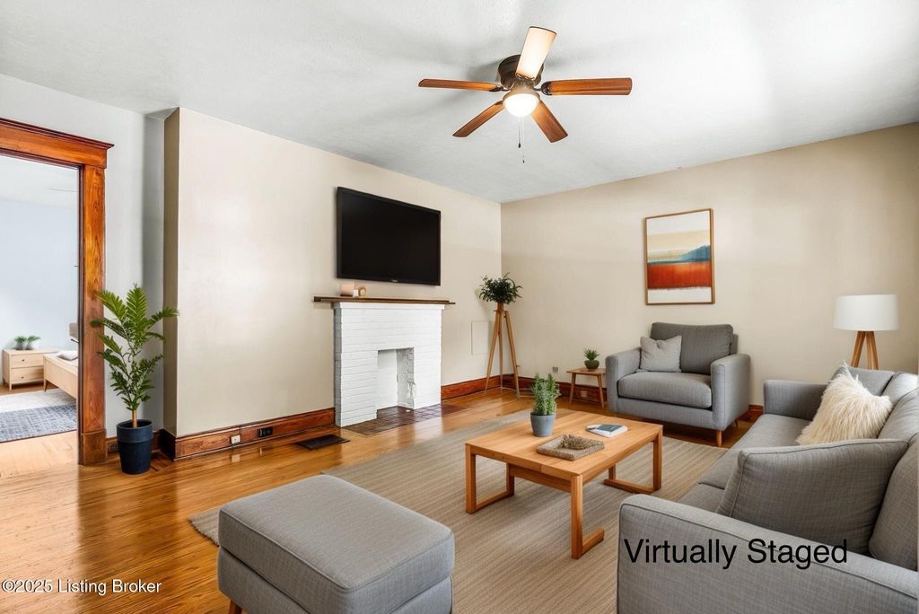 Photo of 1016 E Oak St, Louisville, KY 40204 (MLS # 1706718)