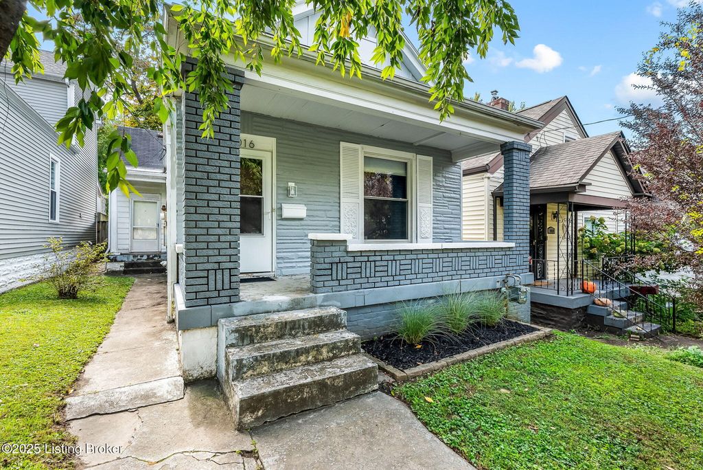 Photo of 1016 E Oak St, Louisville, KY 40204 (MLS # 1706718)