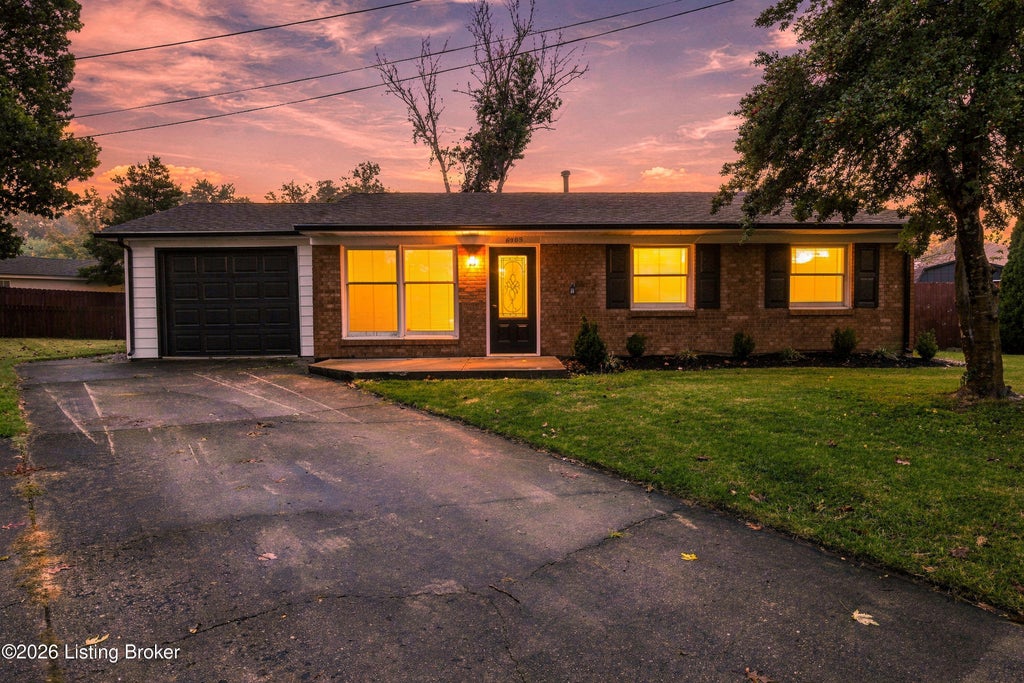 Photo of 6109 Fern Ct, Louisville, KY 40291 (MLS # 1732053)