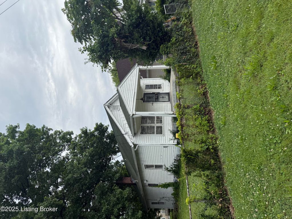 Photo of 4021 Grand Ave, Louisville, KY 40211 (MLS # 1704807)