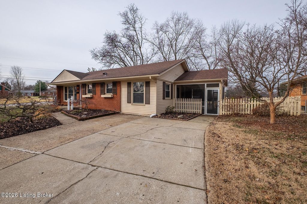 Photo of 3003 Vogue Ave, Louisville, KY 40220 (MLS # 1709446)