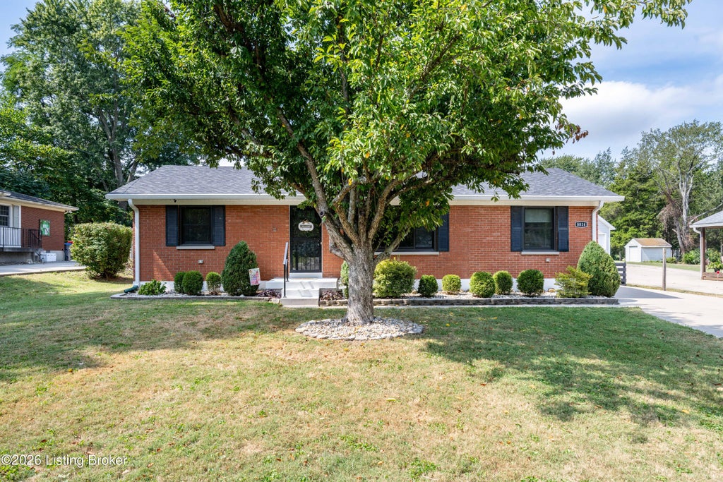 Photo of 8814 Maple Rd, Louisville, KY 40229 (MLS # 1728645)