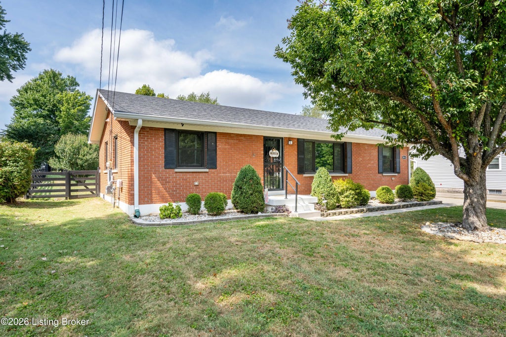 Photo of 8814 Maple Rd, Louisville, KY 40229 (MLS # 1728645)