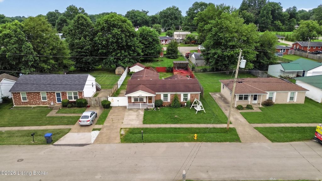 Photo of 6197 Jeffrey Dr, Louisville, KY 40258 (MLS # 1718453)