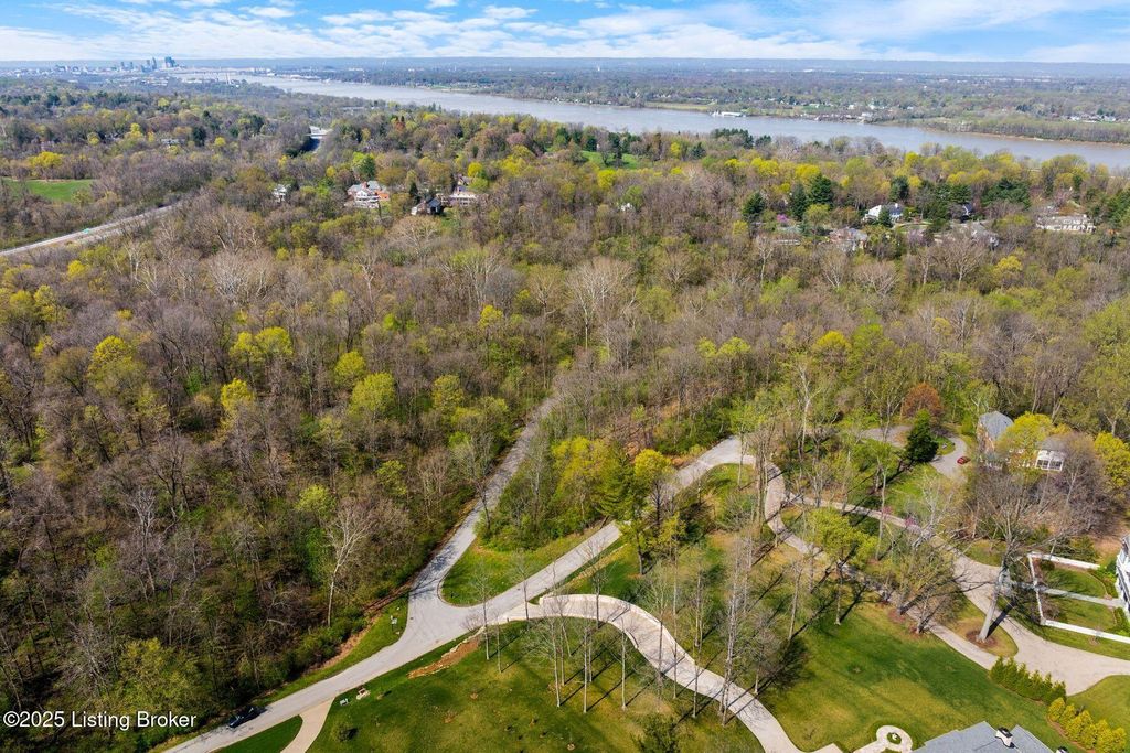 Photo of 3136 Blackberry Hill Rd, Glenview, KY 40025 (MLS # 1715178)