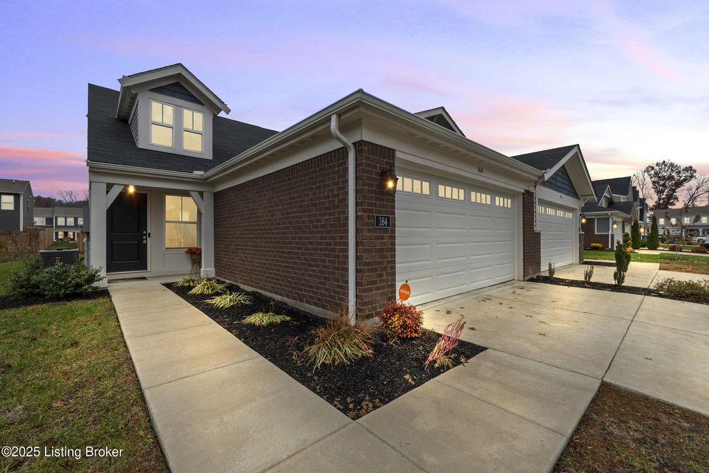 Photo of 164 Harvest Moon Ct, Shepherdsville, KY 40165 (MLS # 1704154)