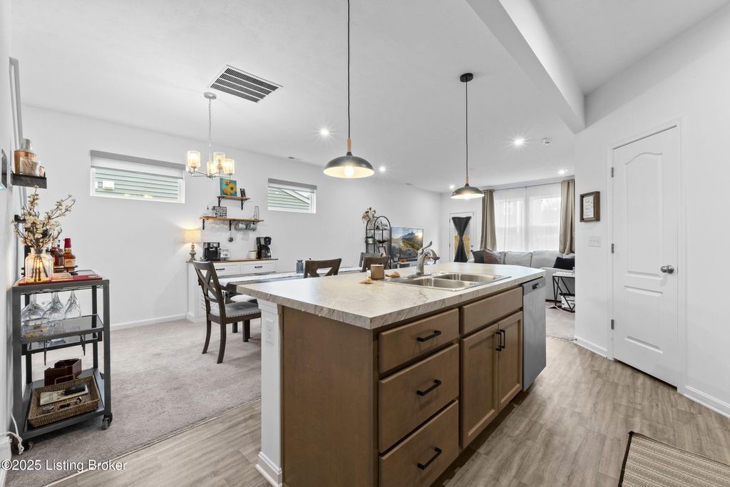 Photo of 164 Harvest Moon Ct, Shepherdsville, KY 40165 (MLS # 1704154)