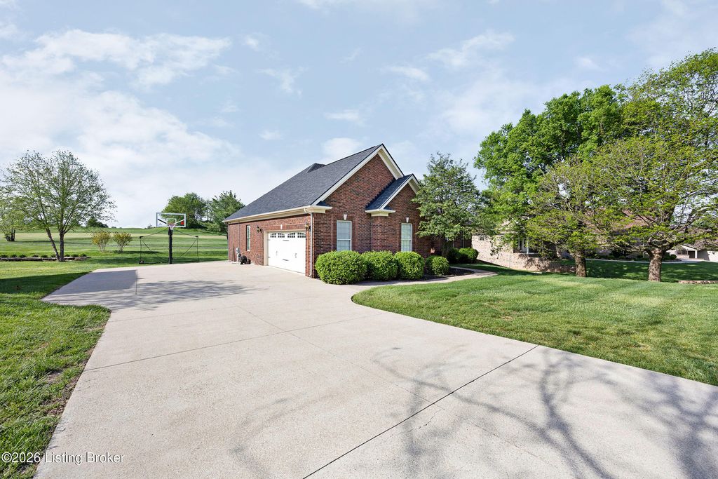 Photo of 109 Remington Dr, Bardstown, KY 40004 (MLS # 1714446)