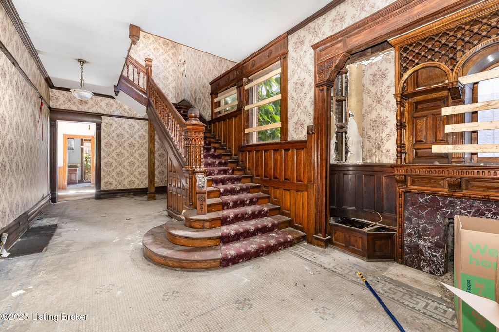 Photo of 1022 S 3rd St, Louisville, KY 40203 (MLS # 1715414)