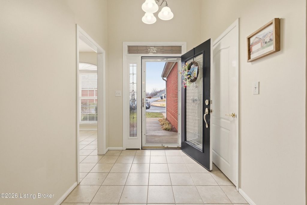 Photo of 7526 Autumn Pointe Dr, Louisville, KY 40214 (MLS # 1716501)